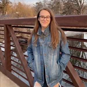 Meet your Posher, Abby